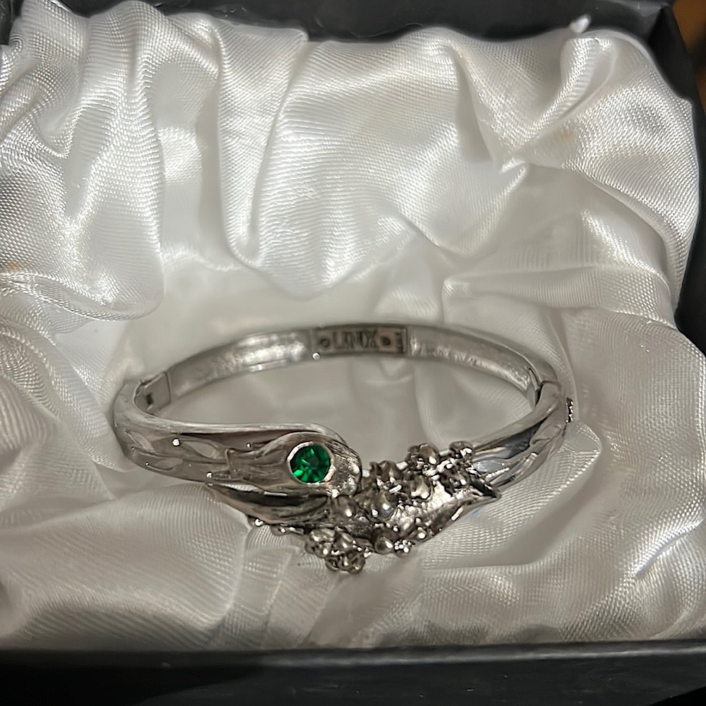 Lenox Flower of the month of May bracelet faux emerald birthstone * Vintage*